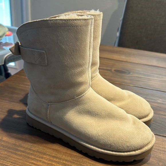 White Uggs size 7 - Picture 7 of 8